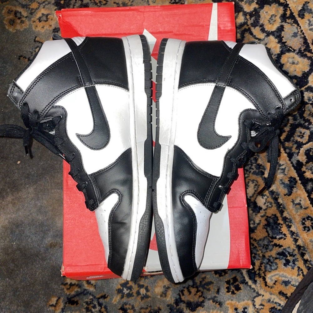 Nike Dunks “Panda” - Picture 2 of 5